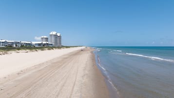 House, 3 Bedrooms | Beach