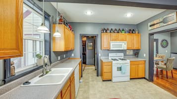House (2 Bedrooms) | Interior