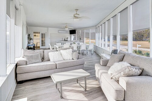 Dock & Fire Pit: Riverfront Runaway Bay Retreat