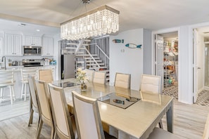 House (4 Bedrooms) | Interior - Luxury Lakefront Retreat w/ Dock in Runaway Bay (Bridgeport)
