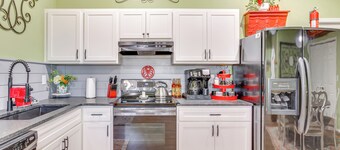 4 Mi to Lazy E Arena: Horse Lover's Haven w/ Grill