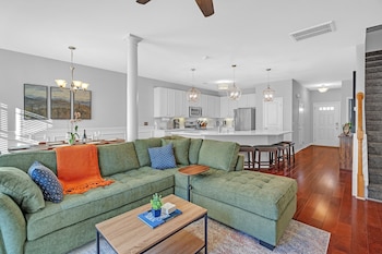 Modern Raleigh Townhome In Prime Location 3 Bedroom Townhouse