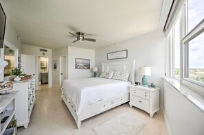 Apartment (2 Bedrooms) | Interior - Beachfront Marco Island Condo w/ Pool Access! (Marco Island)
