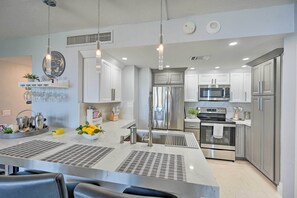 Apartment (2 Bedrooms) | Interior - Beachfront Marco Island Condo w/ Pool Access! (Marco Island)