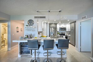 Apartment (2 Bedrooms) | Interior - Beachfront Marco Island Condo w/ Pool Access! (Marco Island)