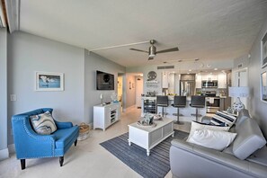 Apartment (2 Bedrooms) | Interior - Beachfront Marco Island Condo w/ Pool Access! (Marco Island)
