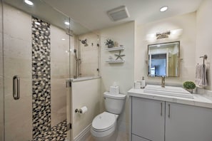 Apartment (2 Bedrooms) | Interior - Beachfront Marco Island Condo w/ Pool Access! (Marco Island)