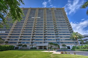 Apartment (2 Bedrooms) | Interior - Beachfront Marco Island Condo w/ Pool Access! (Marco Island)
