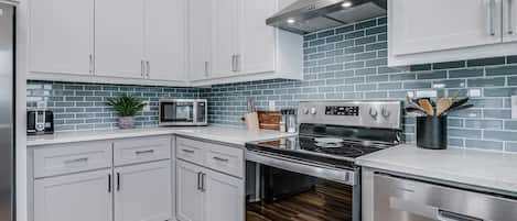 House, 2 Bedrooms | Private kitchen | Fridge, oven, stovetop, coffee/tea maker