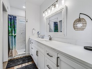 Bathroom - Nautical Nest 2 Bedroom Home (Rockport)