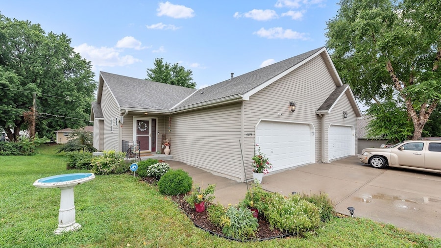 Beautiful Townhome 11 Minutes To Downtown 3 Bedroom Townhouse