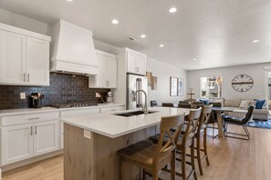 Townhome, 5 Bedrooms | Private kitchen - Tahitian Pearl 5 Bedroom Townhouse (St. George)