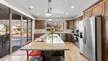 House, 3 Bedrooms | Private kitchen | Fridge, oven, stovetop, coffee/tea maker