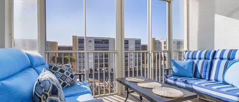 コンドミニアム 2 ベッドルーム | リビング エリア | スマートテレビ