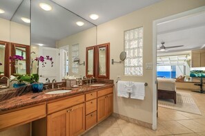 Condo, 2 Bedrooms | Bathroom | Towels, shampoo