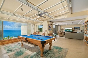 Condo, 2 chambres | Salle de jeux