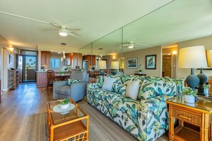 Condo, 2 Bedrooms | Living area