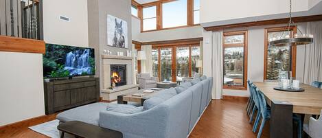 Huoneisto, 4 makuuhuonetta | Oleskelualue | Älytelevisio