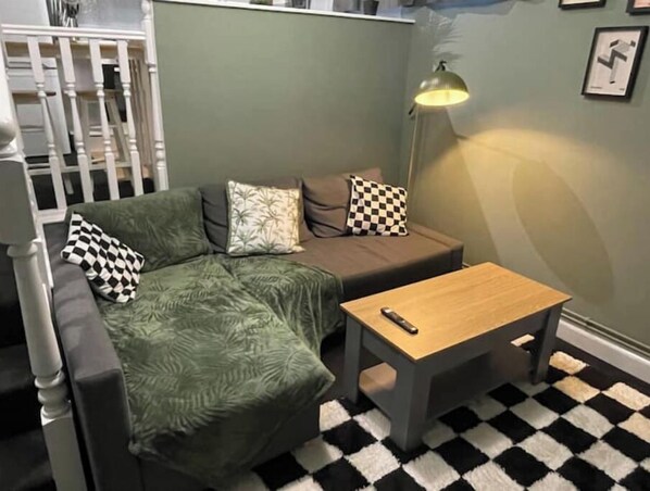 Living area - Cosy Flat near City Centre w/Parking (Leicester)