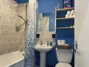 Towels, soap, toilet paper - Cosy Flat near City Centre w/Parking (Leicester)