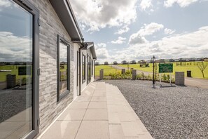 Exterior detail - Lodge No 23 | Hot Tub | St Andrews Lodge Park (Strathkinness)