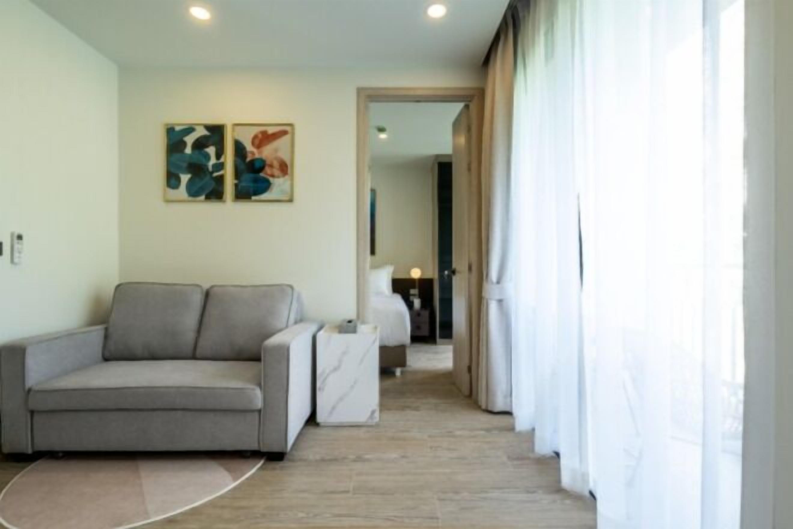 起居區 | 50-公分智慧型電視、數位頻道、Netflix、串流服務