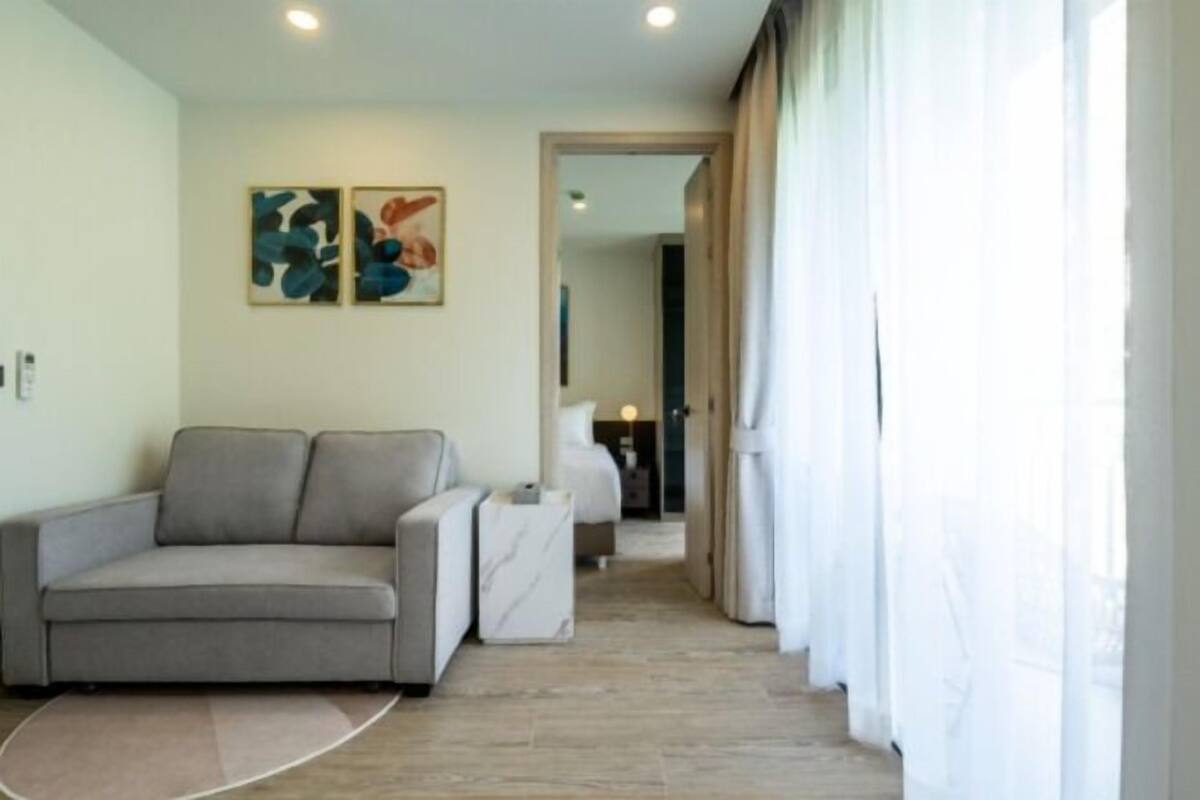 Área de sala de estar | Smart TV de 50 cm con canales digitales y Netflix