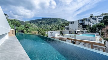 室外游泳池,07:00 至 21:00 开放,免费小屋,日光浴躺椅