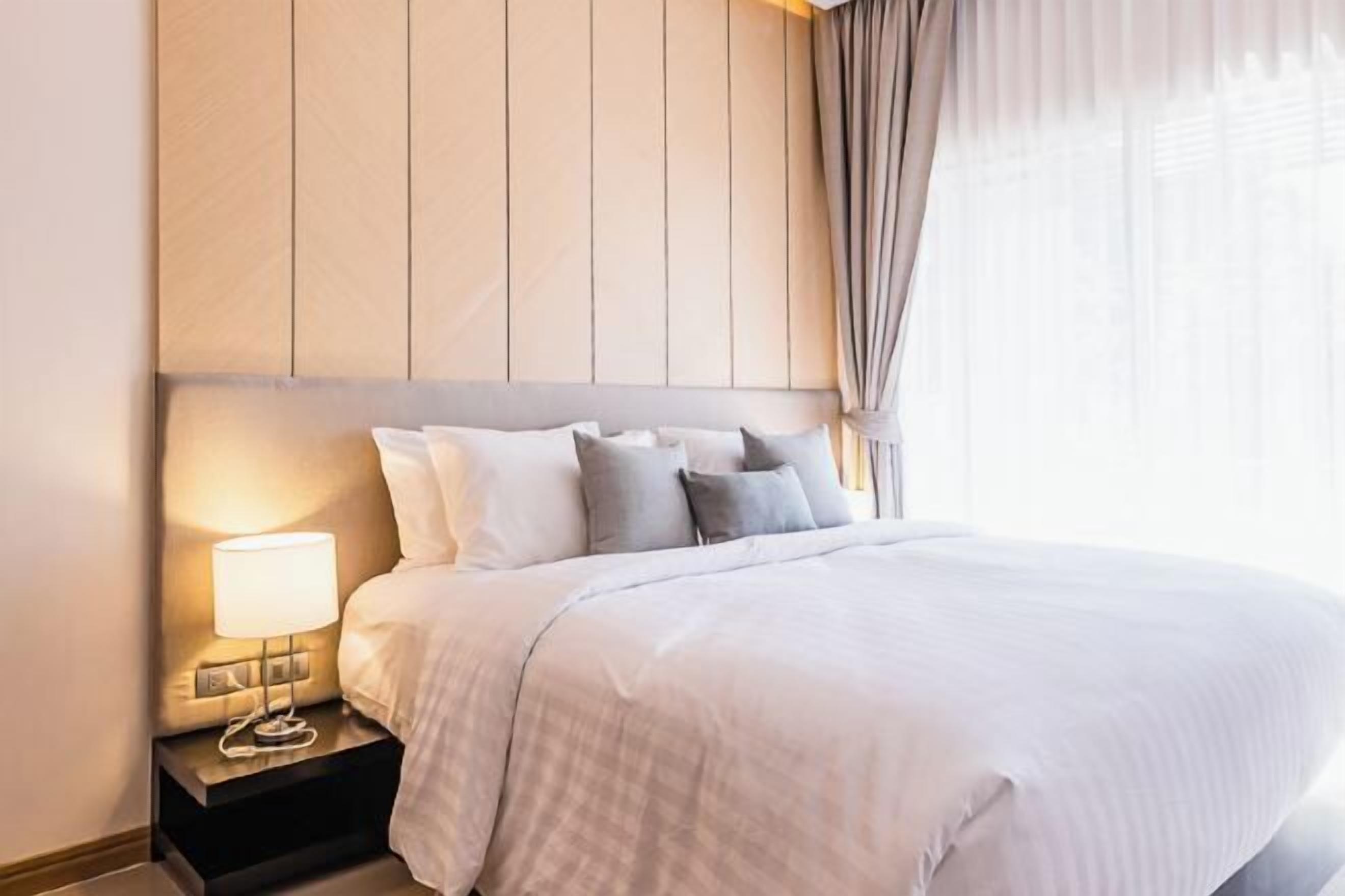 客房內保險箱、筆電工作空間、遮光布/窗簾、隔音