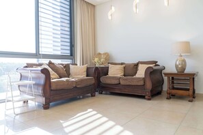 TV - StayShort - Villa in Gardenia, Jebel Ali for Family of 5! (Jebel Ali)