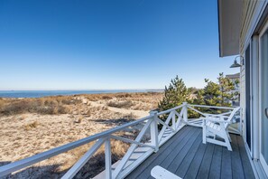 Terrace/patio - 300 Bay Avenue - Bayfront on Lewes Beach! (Lewes)