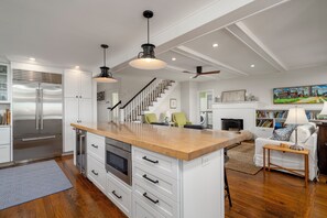 Interior - 300 Bay Avenue - Bayfront on Lewes Beach! (Lewes)