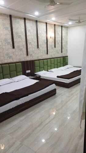 Hotel SR Siddhivinayak 