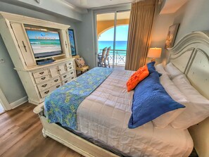 4 bedrooms, desk, iron/ironing board, free WiFi