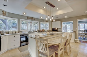 Fridge, microwave, oven, stovetop - Wonderful golf and lagoon views- Pet Friendly (Hilton Head)