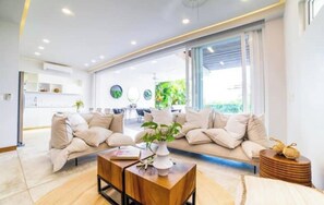 Living area - Bucerias Amazing House 4 Bedrooms 3.5 Bathrooms (Cruz de Huanacaxtle)