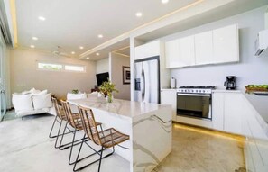 Private kitchen - Bucerias Amazing House 4 Bedrooms 3.5 Bathrooms (Cruz de Huanacaxtle)