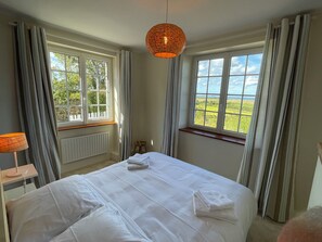 3 chambres, fer et planche à repasser, Wi-Fi, draps fournis