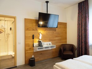 Laptop workspace, free WiFi, bed sheets - Donauhotel Ingolstadt (Ingolstadt)