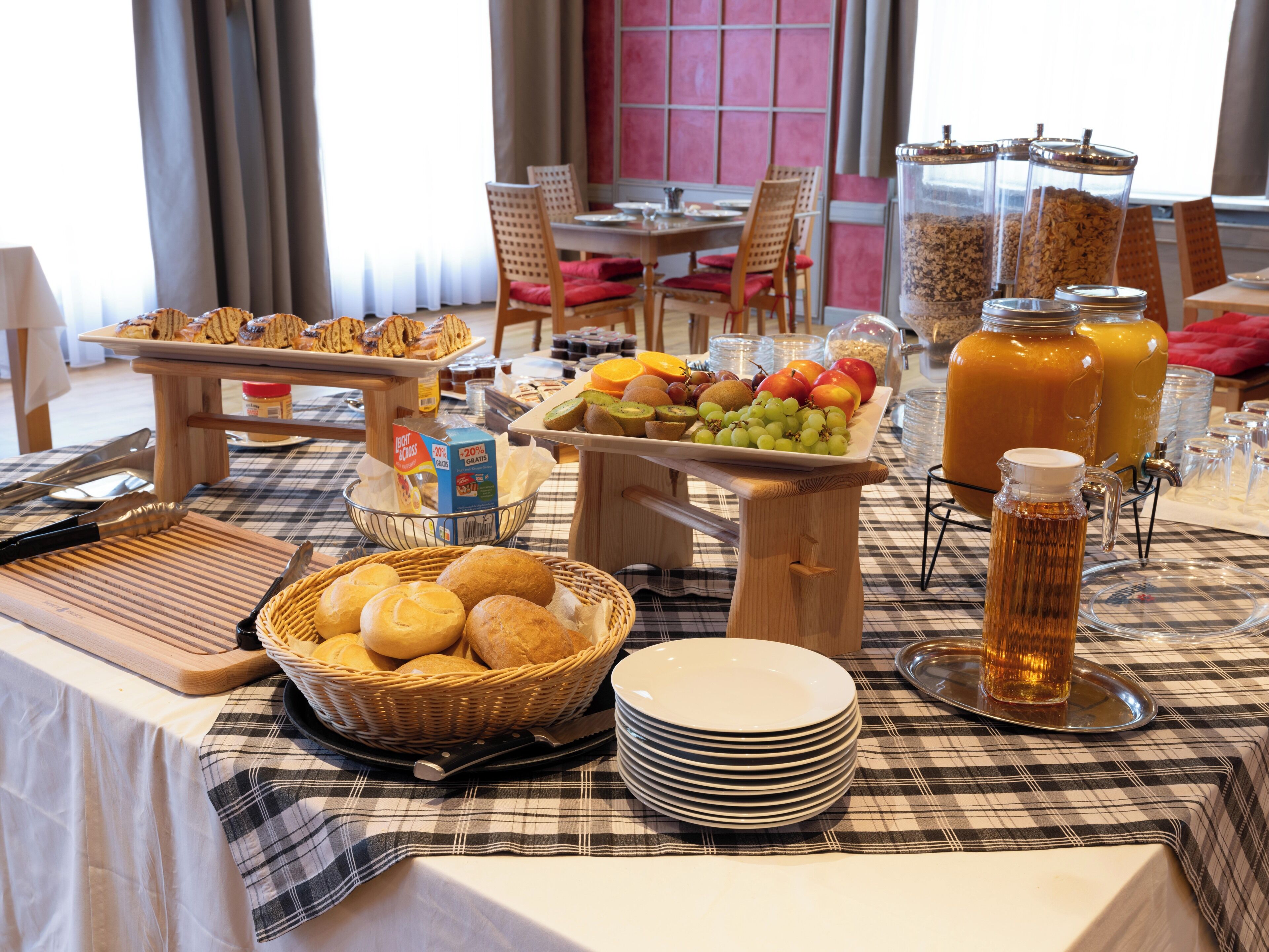 Tägliches Frühstücksbuffet gegen Gebühr