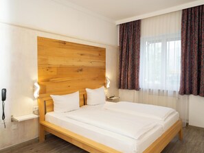 Espacio para trabajar con laptop, wifi gratis y ropa de cama 