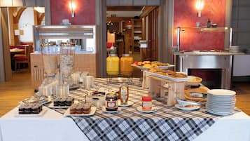 Café da manhã com buffet diário (EUR 12 por pessoa)