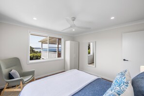 4 bedrooms, desk, travel cot, WiFi