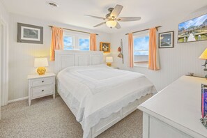 3 bedrooms, free WiFi, bed sheets - Soundfront Home in Frisco with Hot Tub, Private Dock and Windsurfing Access (Frisco)