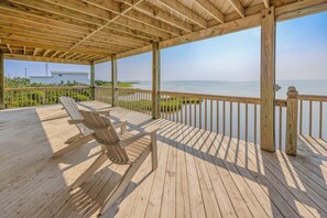 Terrace/patio - Soundfront Home w/ Private Windsports Access, Hot Tub, Game Room, Stunning Views (Waves)