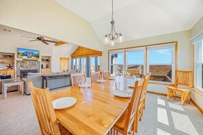 Dining - Oceanfront Dog Friendly Home w/ Saltwater Pool, Elevator, Hot Tub, Cmty Perks (Waves)