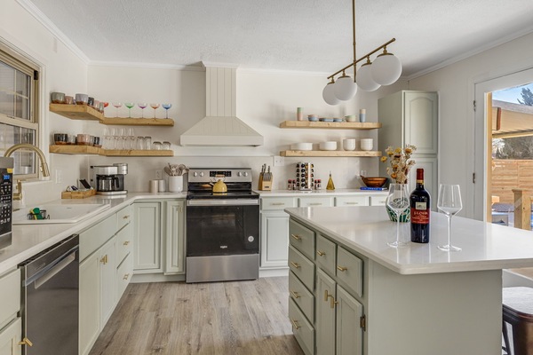 Refrigerador, microondas, horno, placa de cocina