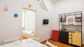 Apartamento | Cozinha privada | Chaleira elétrica, torradeira