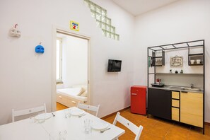 Departamento | Cocina privada | Tetera eléctrica y tostadora 