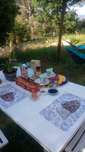 Outdoor dining